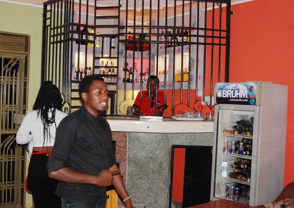 The Mountain Side Hotel, Busia Bar